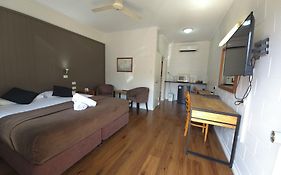 Colonial Rose Motel